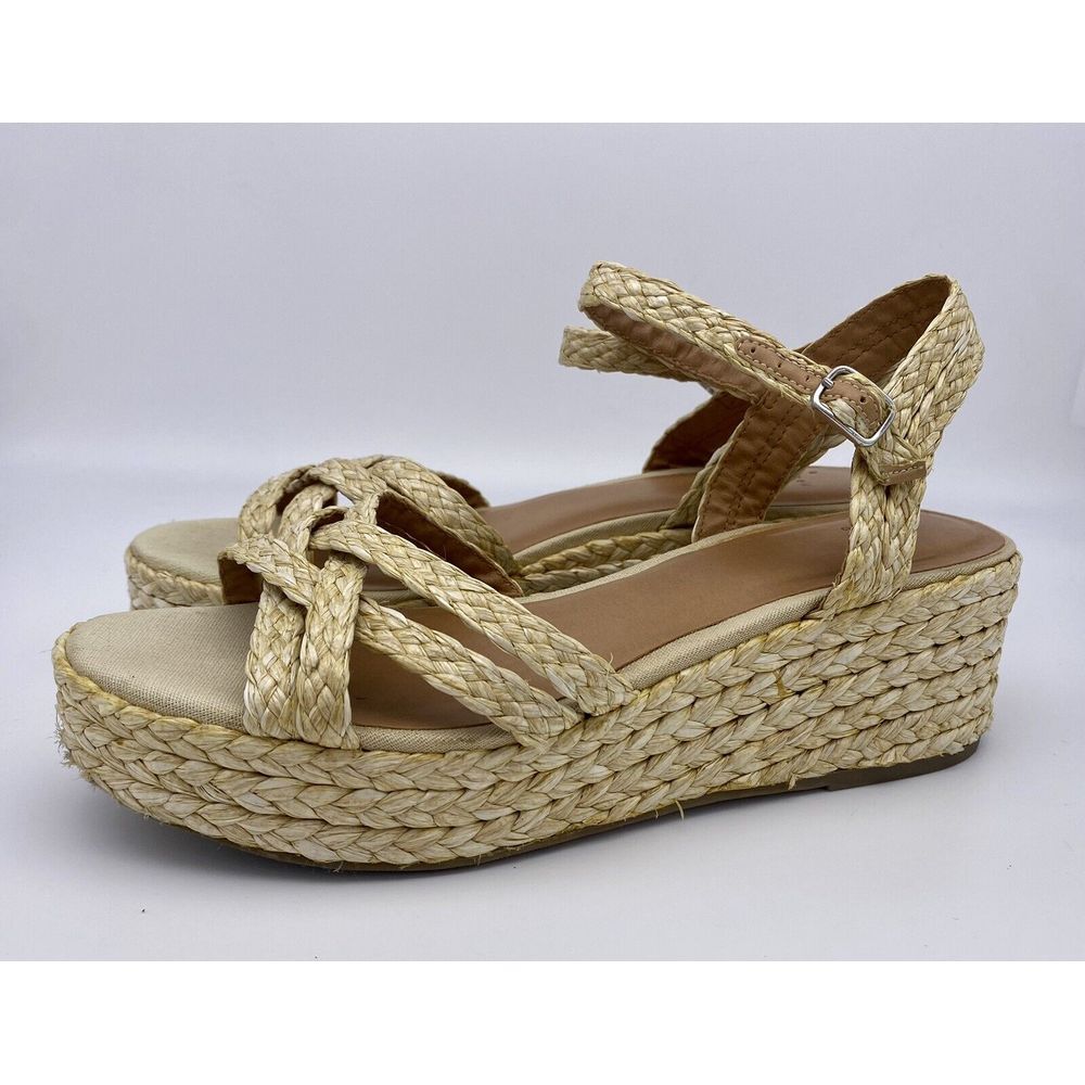 A New‎ Day Platform Strappy Womens Sandals Size 9.5 Heel 2.5"  Buckle closure